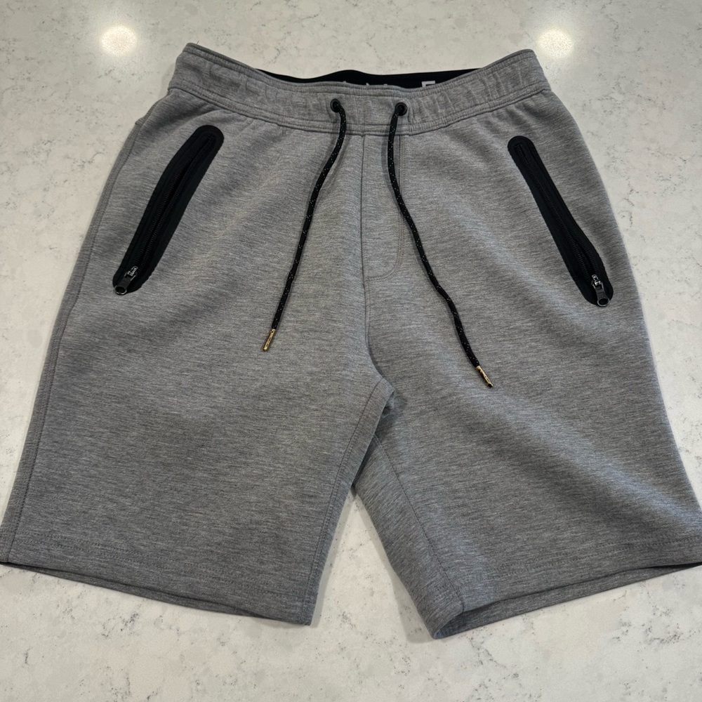 American Eagle Men's Small Gray Athletic Pull-on Drawstring Shorts with Pockets